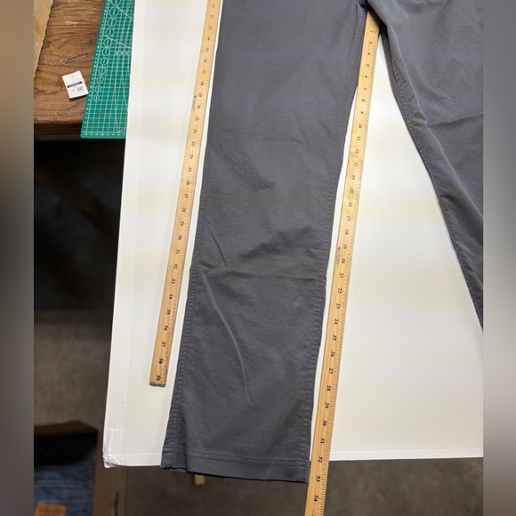 Toad & Co Men's Pants 34 x 34 Med Gray Straight Leg Khaki Comfort Stretch - Picture 4 of 9